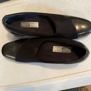 Munro black block heel-narrow fit
